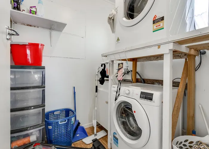 Homespun Unit With Deck, Air-Con And Parking