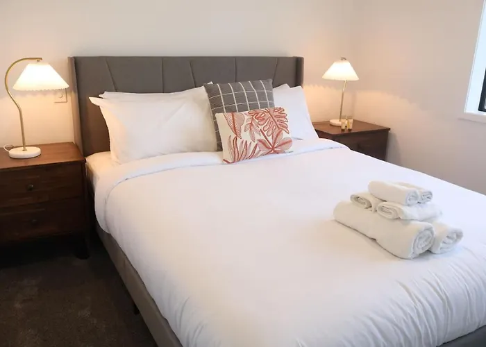 Cosy 2Br House In Awaroa Road