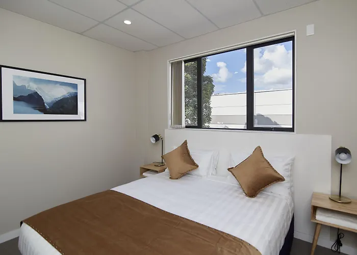 Three Palms Lodge